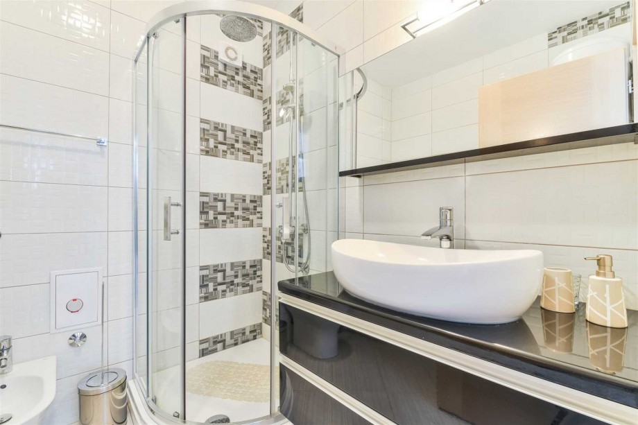 CROWONDER Luxury Vir Apartments- Apartment A6 with Sea View