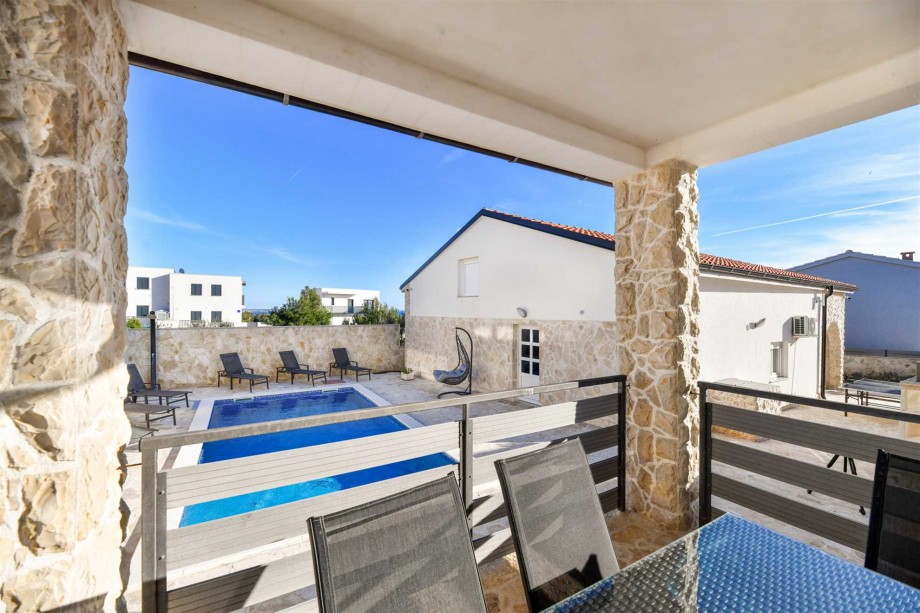 CROWONDER Villa Smile with Swimming Pool