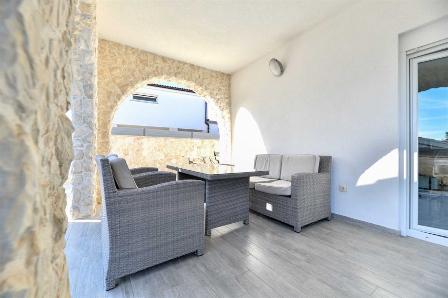 CROWONDER Villa Smile with Swimming Pool