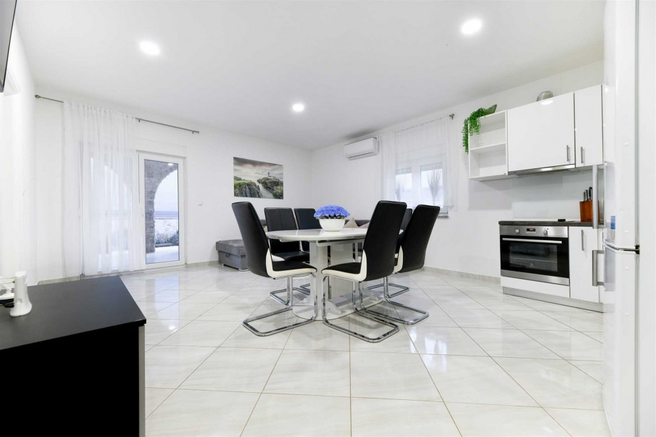 CROWONDER Villa Smile with Swimming Pool