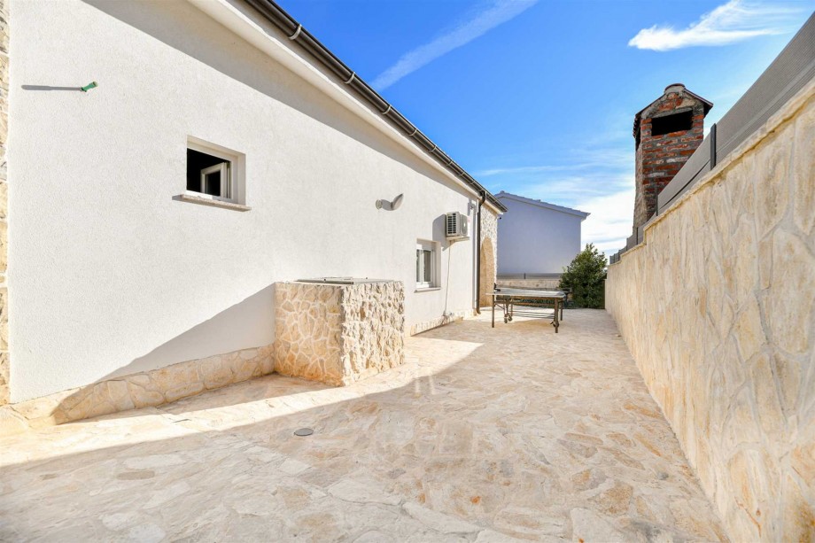 CROWONDER Villa Smile with Swimming Pool