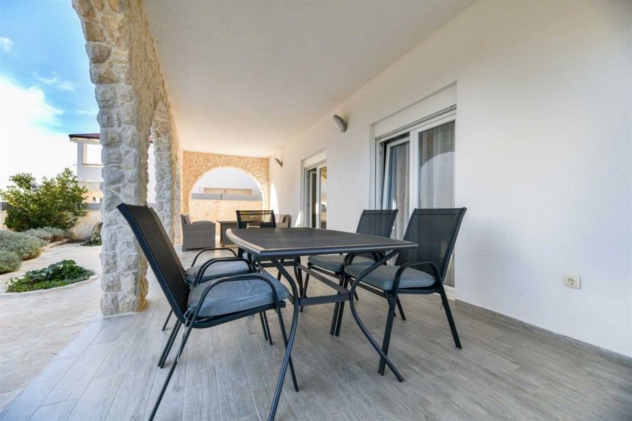 CROWONDER Villa Smile with Swimming Pool