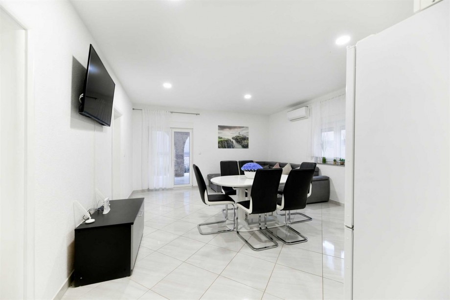 CROWONDER Villa Smile with Swimming Pool