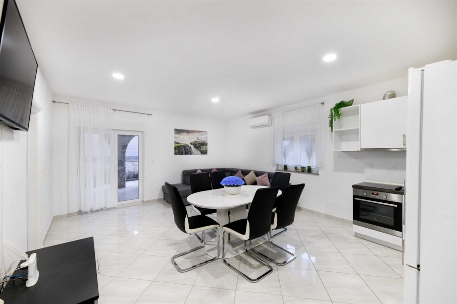 CROWONDER Villa Smile with Swimming Pool