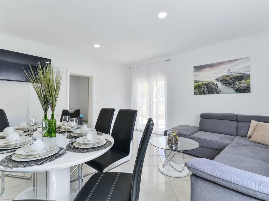 CROWONDER Villa Smile with Swimming Pool