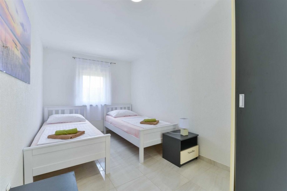 CROWONDER Villa Smile with Swimming Pool