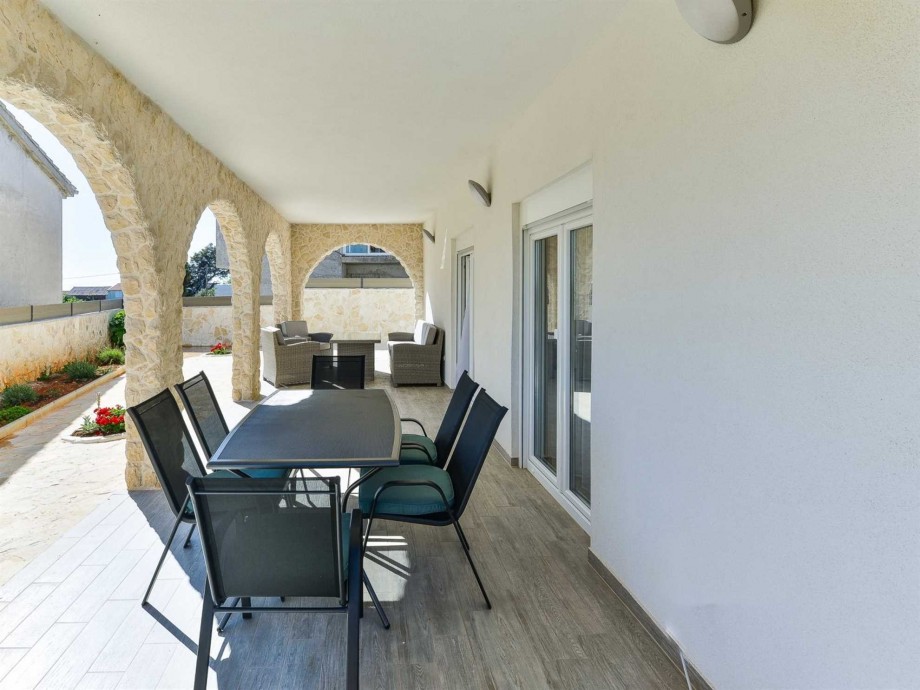 CROWONDER Villa Smile with Swimming Pool