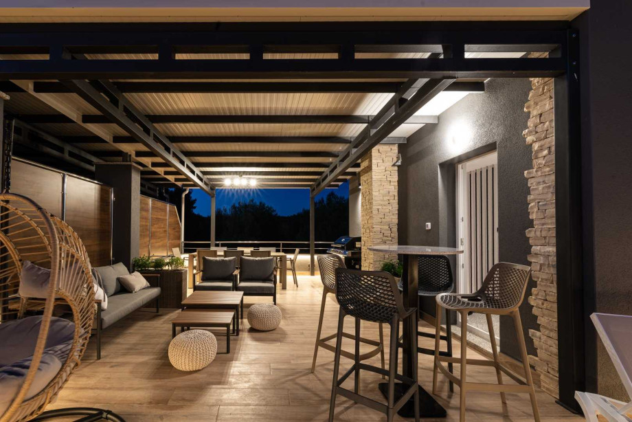 CROWONDER Villa Nika with Heated Swimming Pool, Jacuzzi and Sauna