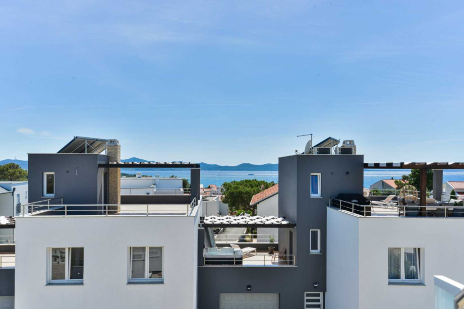 CROWONDER Villa Nika with Heated Swimming Pool, Jacuzzi and Sauna