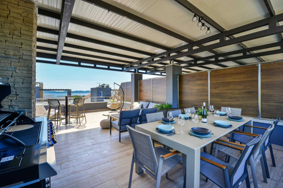 CROWONDER Villa Nika with Heated Swimming Pool, Jacuzzi and Sauna