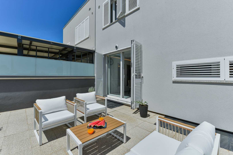 CROWONDER Villa Nika with Heated Swimming Pool, Jacuzzi and Sauna