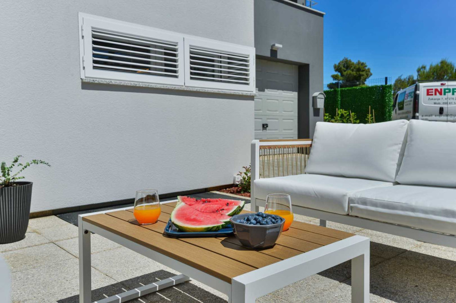 CROWONDER Villa Nika with Heated Swimming Pool, Jacuzzi and Sauna