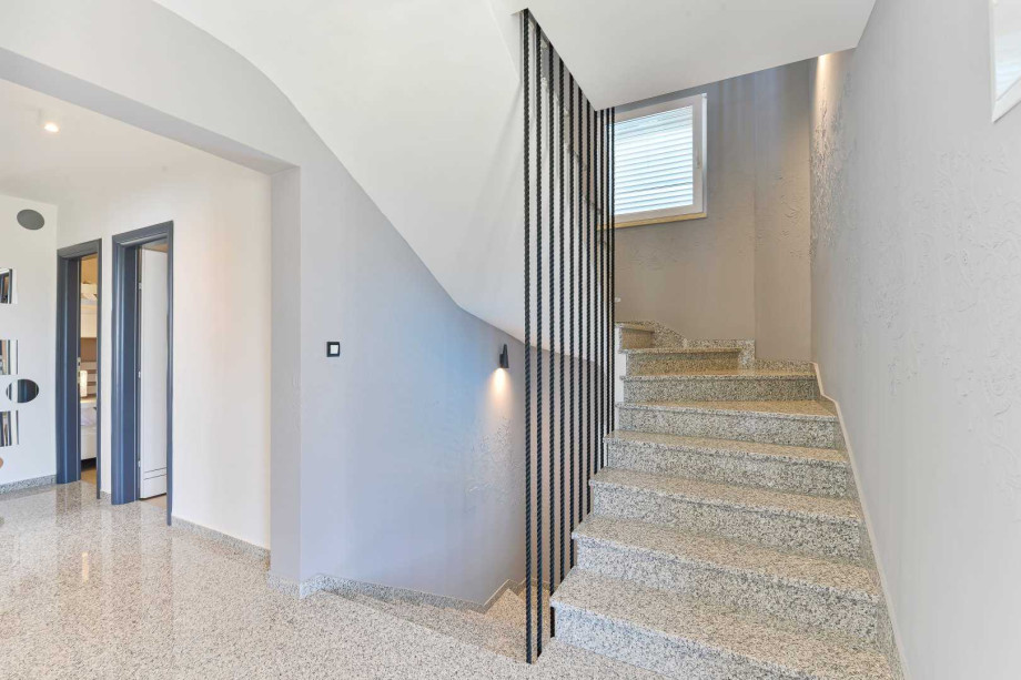 CROWONDER Villa Nika with Heated Swimming Pool, Jacuzzi and Sauna