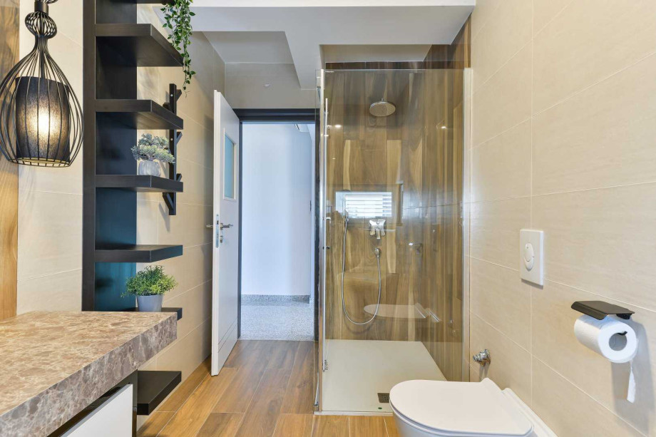 CROWONDER Villa Nika with Heated Swimming Pool, Jacuzzi and Sauna