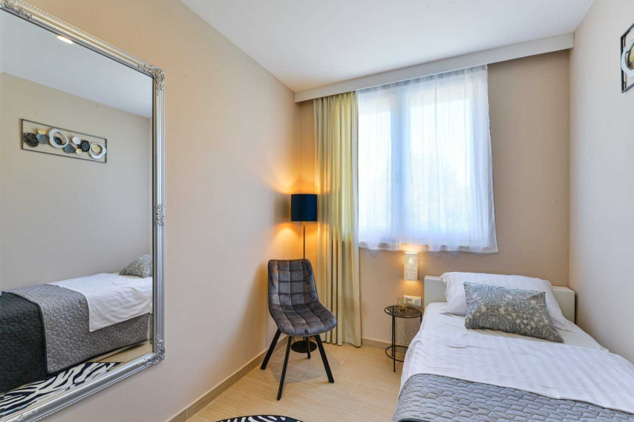 CROWONDER Villa Nika with Heated Swimming Pool, Jacuzzi and Sauna