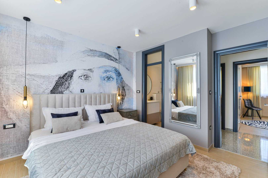 CROWONDER Villa Nika with Heated Swimming Pool, Jacuzzi and Sauna