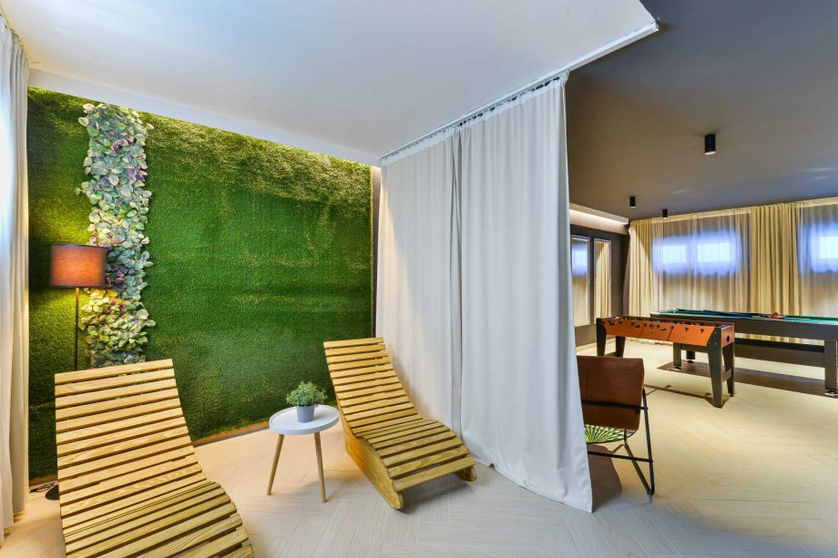 CROWONDER Villa Nika with Heated Swimming Pool, Jacuzzi and Sauna