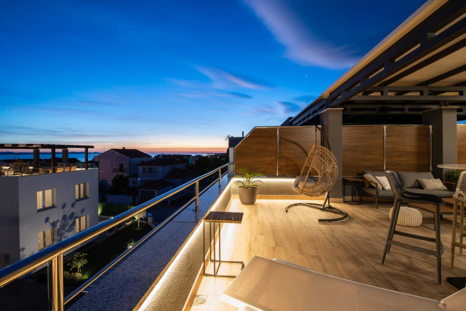 CROWONDER Villa Nika with Heated Swimming Pool, Jacuzzi and Sauna