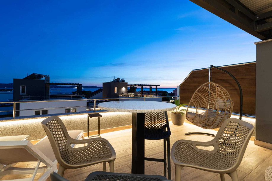 CROWONDER Villa Nika with Heated Swimming Pool, Jacuzzi and Sauna