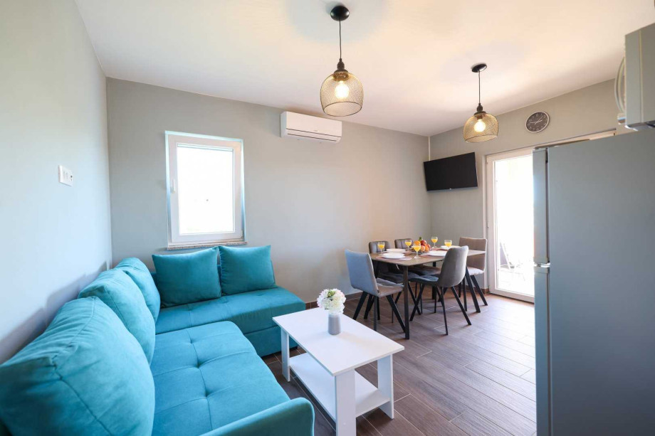 CROWONDER Sunset Apartments - Apartment A2