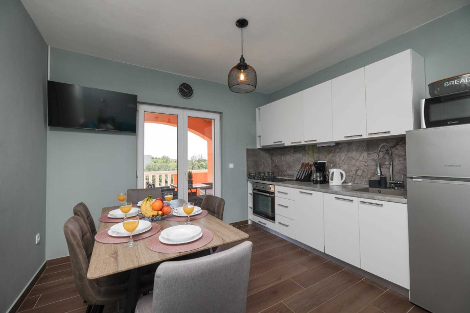 CROWONDER Sunset Apartments - Apartment A2