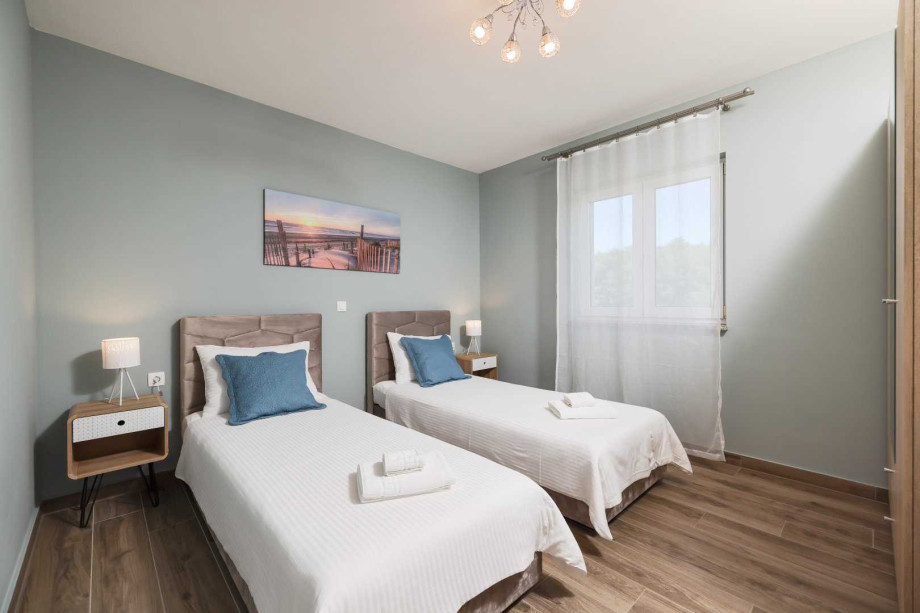 CROWONDER Sunset Apartments - Apartment A2