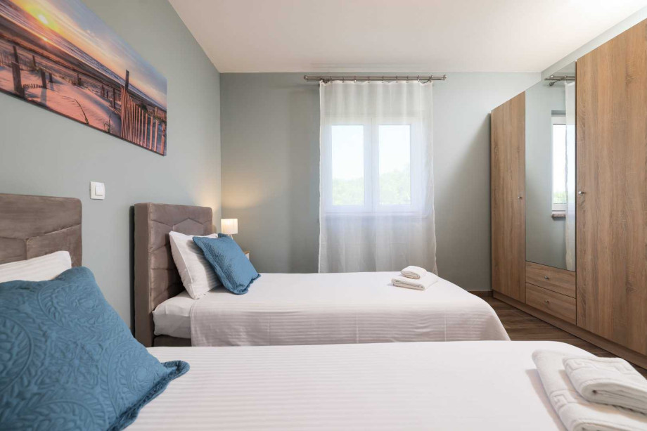 CROWONDER Sunset Apartments - Apartment A2