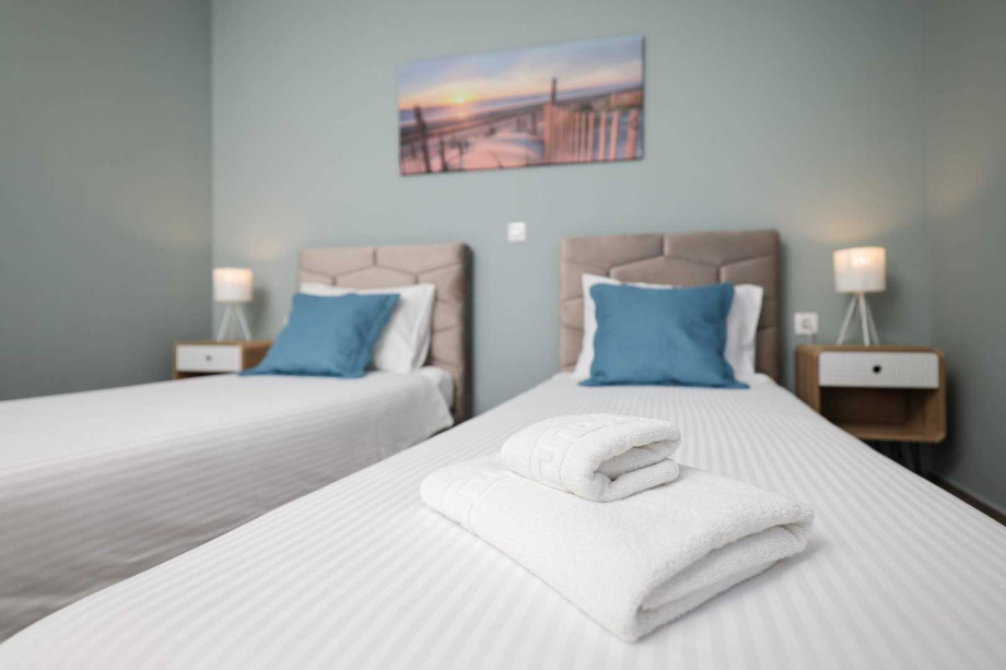 CROWONDER Sunset Apartments - Apartment A2