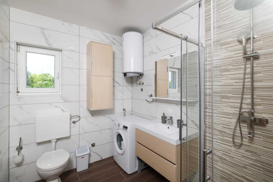 CROWONDER Sunset Apartments - Apartment A2