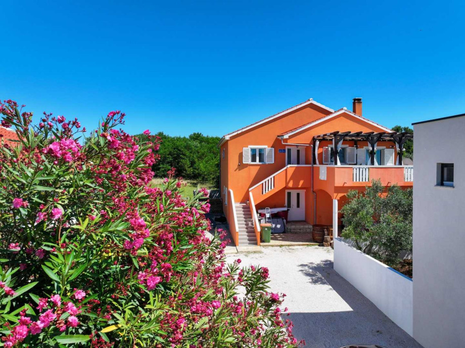 CROWONDER Sunset Apartments - Apartment A2