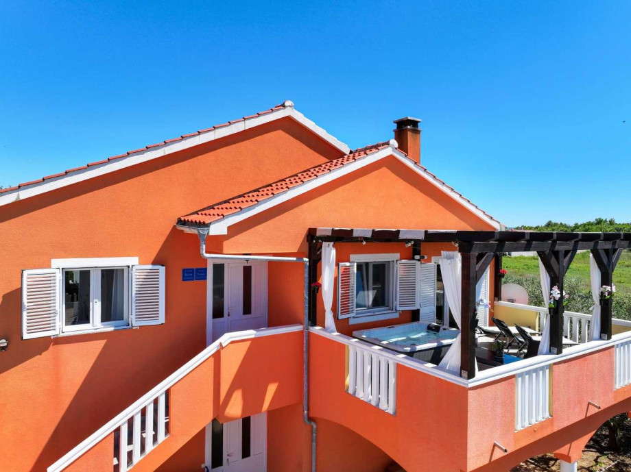 CROWONDER Sunset Apartments - Apartment A2