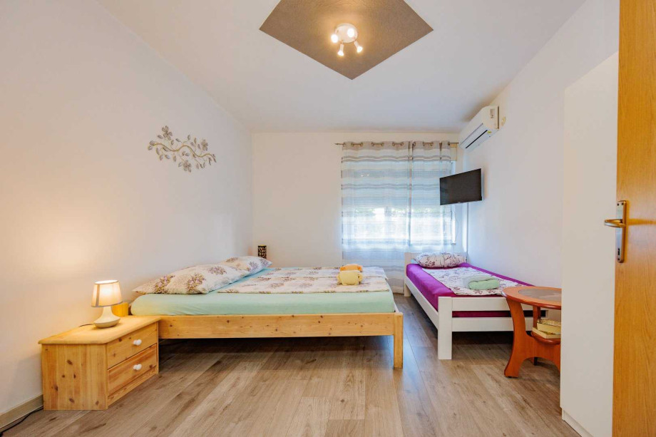 Crowonder Lucky Apartment A2 with swimming pool