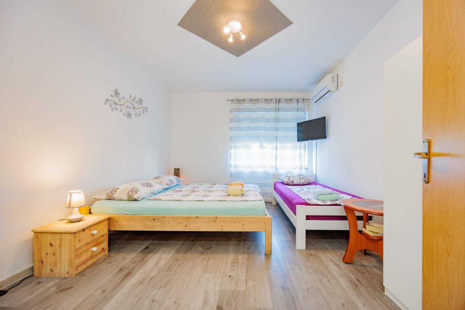 Crowonder Lucky Apartment A2 with swimming pool