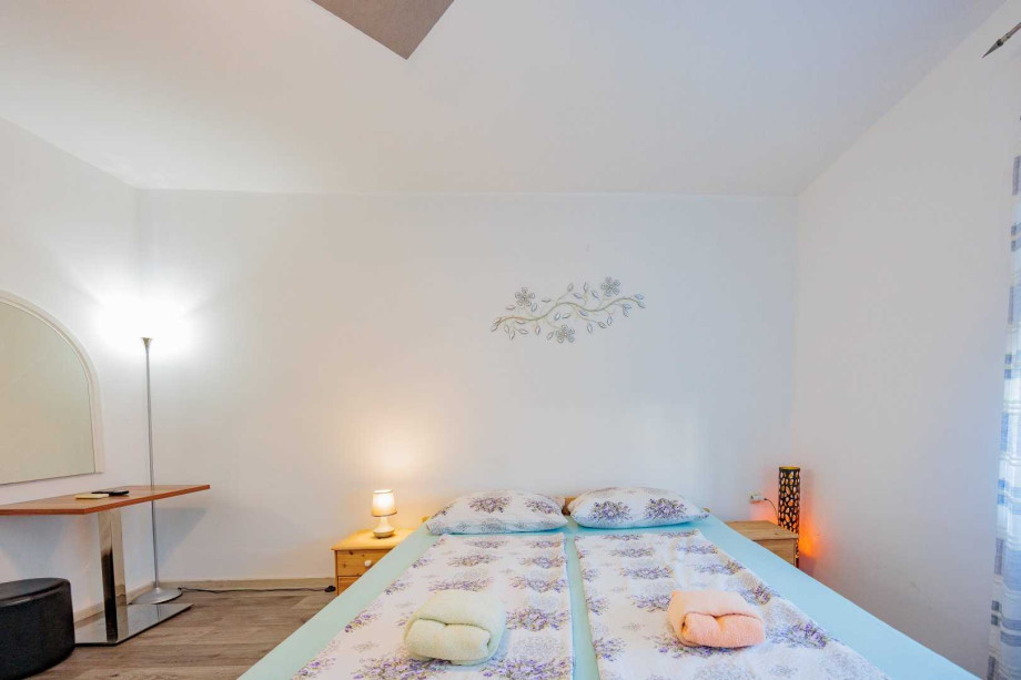 Crowonder Lucky Apartment A2 with swimming pool