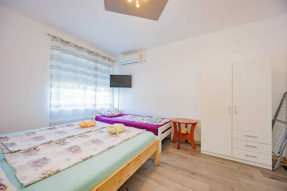 Crowonder Lucky Apartment A2 with swimming pool