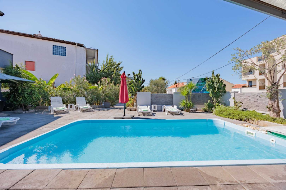 Crowonder Lucky Apartment A4  with swimming pool