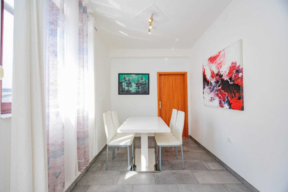 Crowonder Lucky Apartment A1 with swimming pool