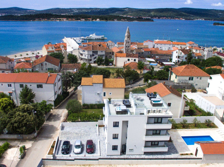 CROWONDER Villa Stella mit Swimmingpool, Sauna und zwei Whirlpools