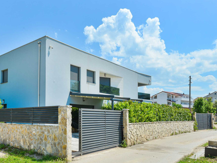 CROWONDER Adriatic Premium Villa Vodice near the beach