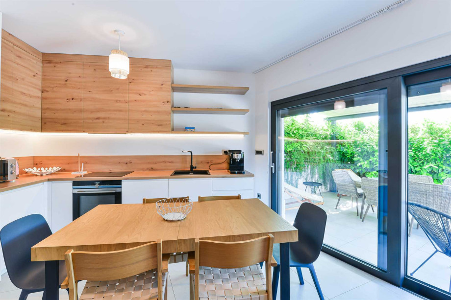 CROWONDER Adriatic Premium Villa Vodice near the beach