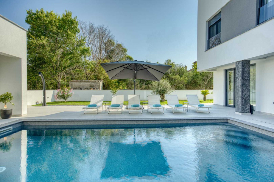 CROWONDER Villa Elena with Two Swimming Pools and Sauna