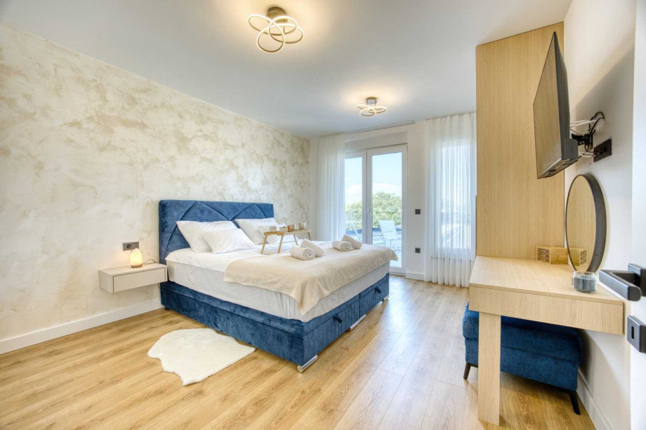 CROWONDER Villa Elena with Two Swimming Pools and Sauna