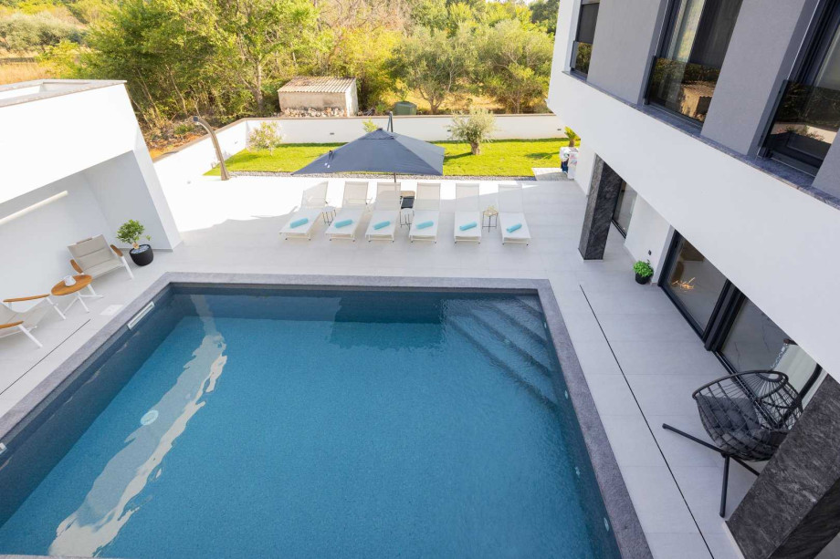 CROWONDER Villa Elena with Two Swimming Pools and Sauna
