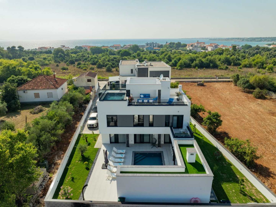 CROWONDER Villa Elena with Two Swimming Pools and Sauna