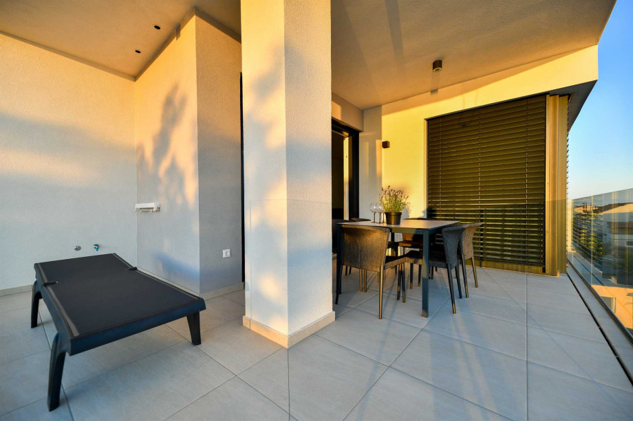 CROWONDER Apartments & Rooms Oaza with Heated Swimming Pool - Ap. A101 Family (4+2) with Sea View