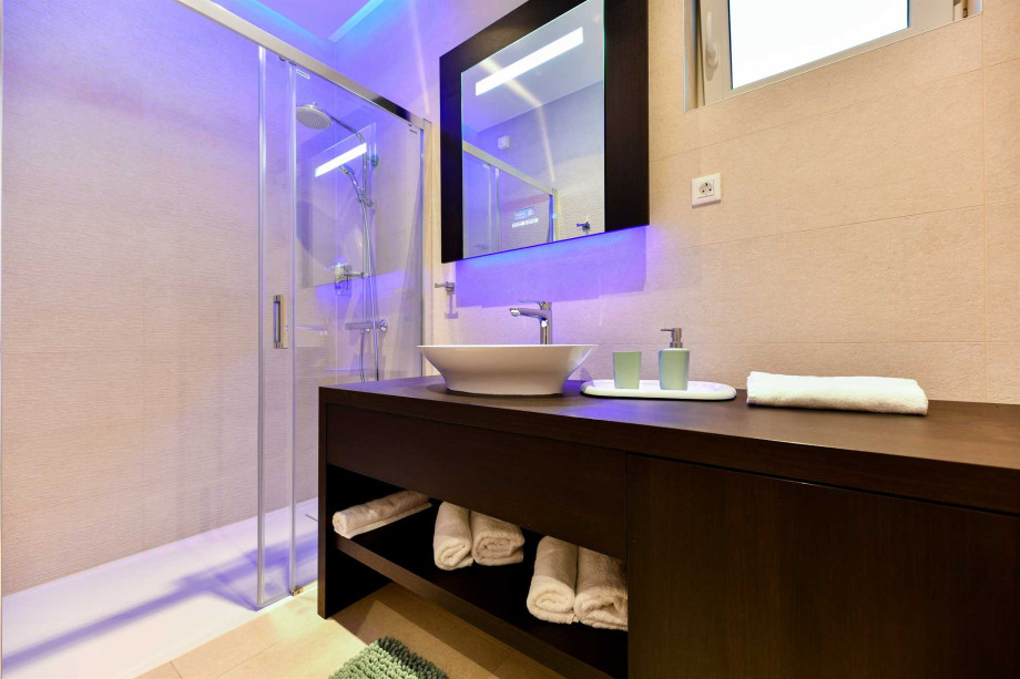 CROWONDER Apartments & Rooms Oaza with Heated Swimming Pool - Ap. A101 Family (4+2) with Sea View