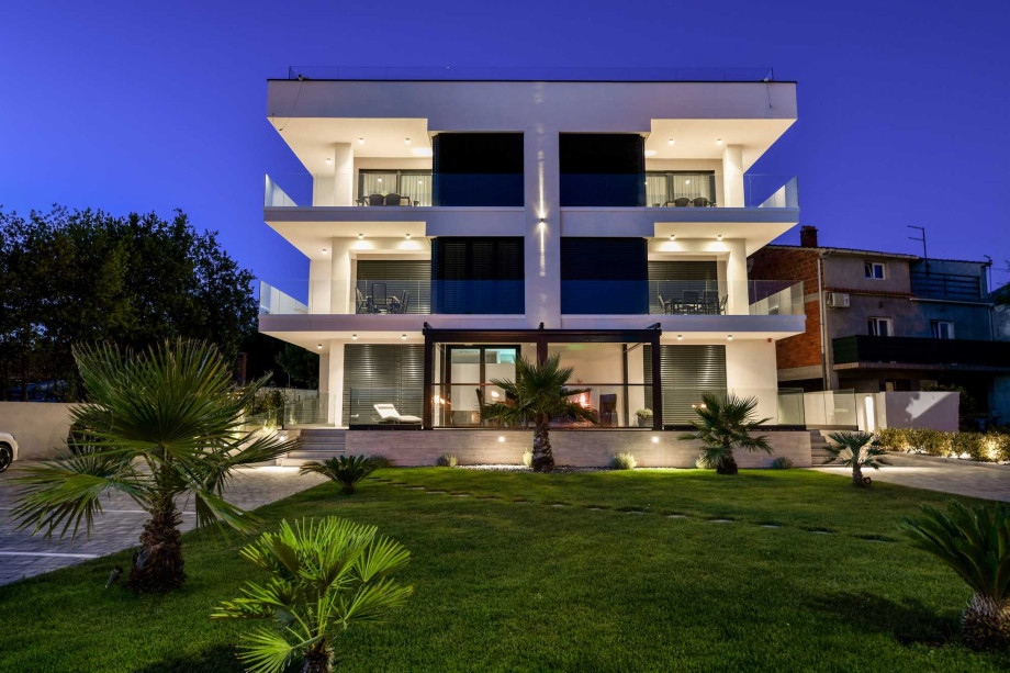 CROWONDER Apartments & Rooms Oaza with Heated Swimming Pool - Ap. A101 Family (4+2) with Sea View