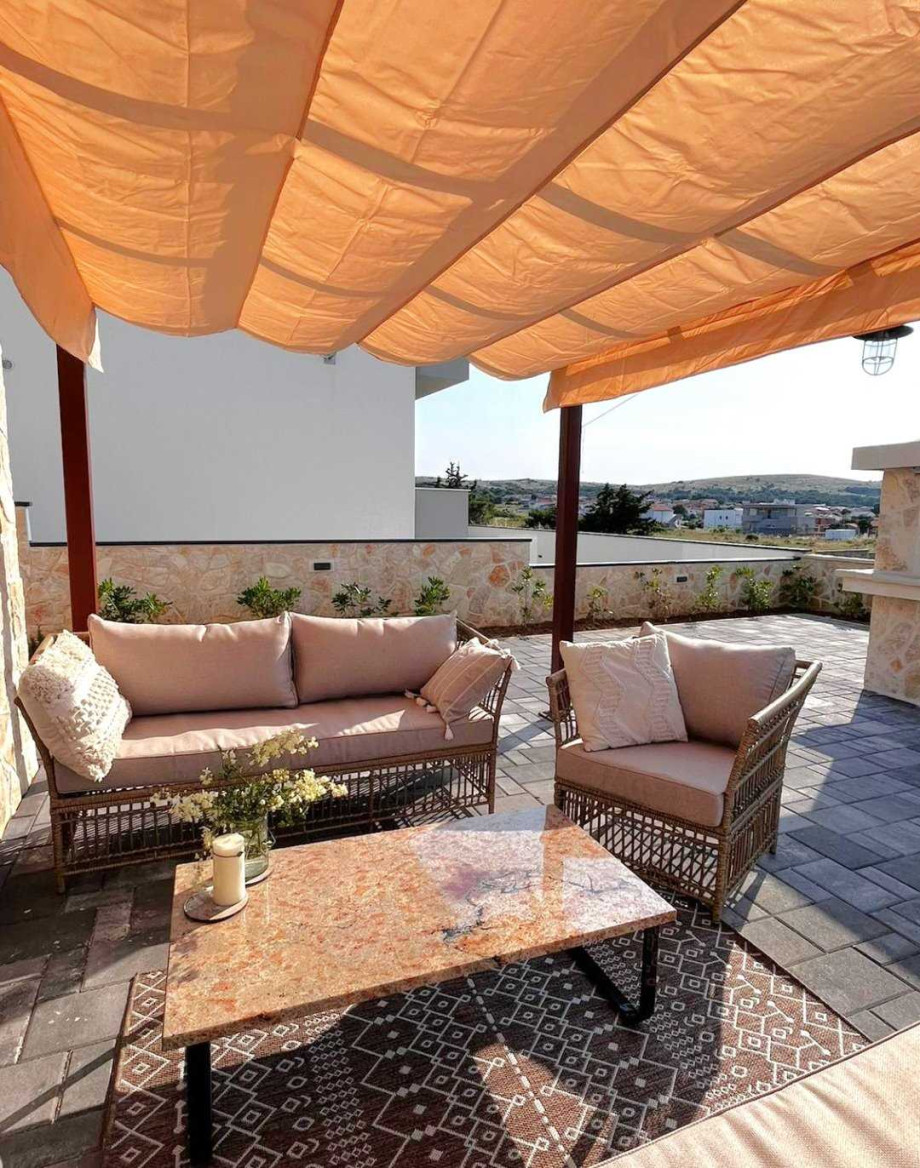 CROWONDER Villa Pinia with Swimming Pool