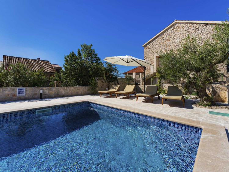 CROWONDER Holiday House Rustica with swimming pool