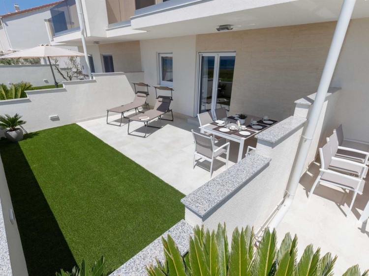 CROWONDER Beachfront Reiterer Villa V2 first line to the beach